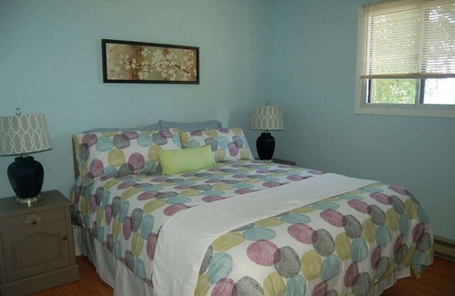 Ramara Cottage | Lakefront 7-Bedroom Cottage