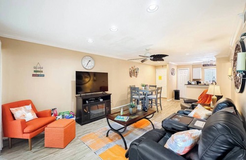 Walden on Lake Conroe Condo | Lakefront Action | Paddle Pickle Pool Sunsets