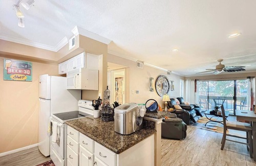 Walden on Lake Conroe Condo | Lakefront Action | Paddle Pickle Pool Sunsets