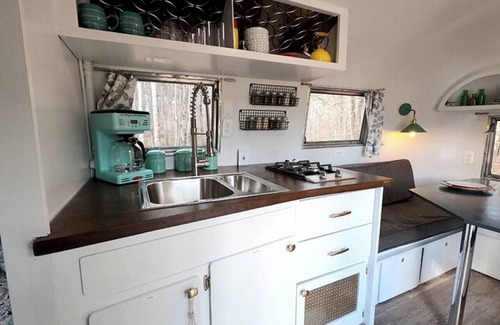 Trevilians House | Lakefront Airstream - Farm Animals - Fish, Swim, Boat, Hike/Bike 5+Miles Trails