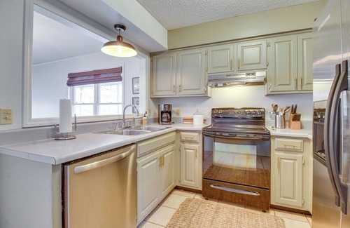 Cherokee Village House | Lakefront Arkansas Abode - Deck, Grill & Fire Pit!