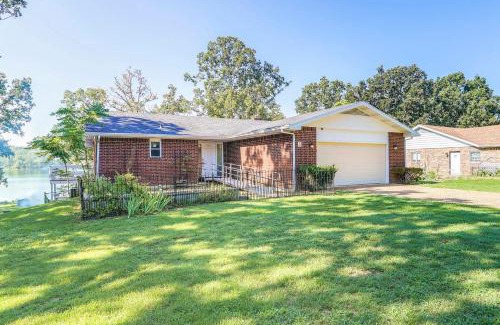 Horseshoe Bend House | Lakefront Arkansas Escape with Grill, Dock and Kayaks!