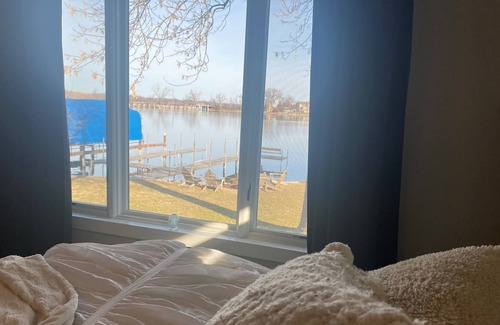 Excelsior House | Lakefront at historical Excelsior-Lake Minnetonka