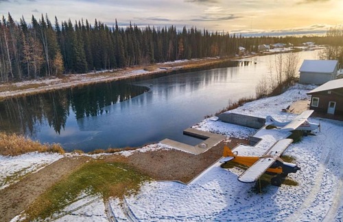 North Pole Apartment | Lakefront Aviators Aurora Retreat