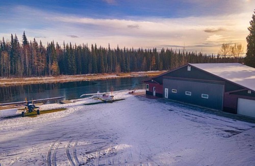 North Pole Apartment | Lakefront Aviators Aurora Retreat