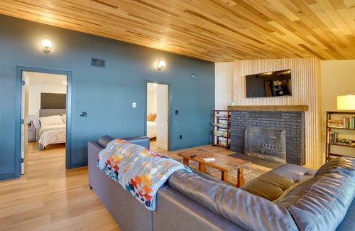 Baldwin Cottage | Lakefront Baldwin Cottage w/ Deck & Private Beach!