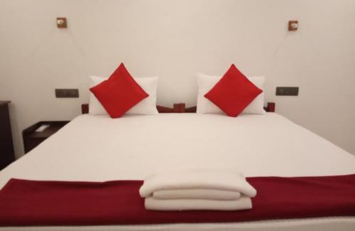 Kuzhuppilly Bed & Breakfast | Lakefront Beach Homes