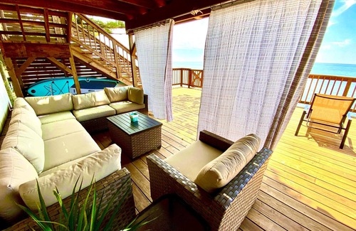 Montague Cottage | Lakefront Beach Resort,Huge Deck & Amazing Sunsets