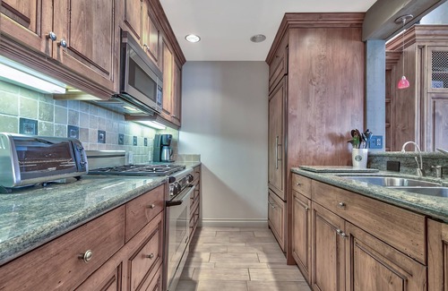 South Lake Tahoe House | Lakefront Beauty - On the Water, 3 BR + Loft, Lakeland Village #610