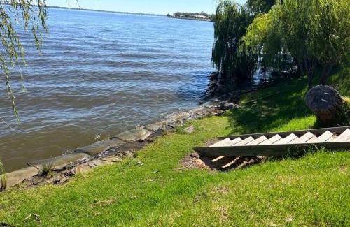Yarrawonga House | Lakefront Beauty ! Pet friendly