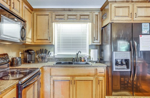 Blairsville House | Lakefront Blairsville House w/Game Room & Hot Tub
