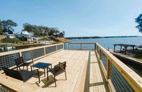 Deatsville House | Lakefront Bliss at Blü House-Hot Tub & Views