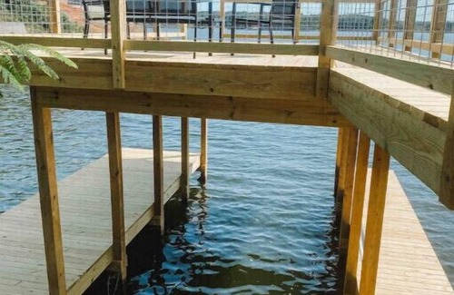Deatsville House | Lakefront Bliss at Blü House-Hot Tub & Views