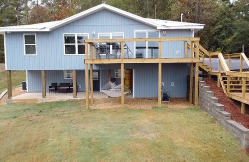 Deatsville House | Lakefront Bliss at Blü House-Hot Tub & Views