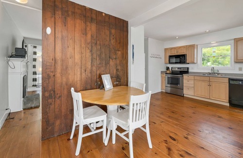 Weirs Beach House | 🌟 Lakefront Bliss Awaits – Your Ultimate Getaway! 🏡🌊⛰️