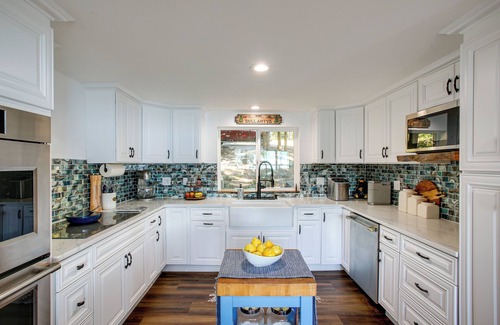 Rockford Bay Cabin | Lakefront Bliss: Coeur d'Alene Cabin w/Dock!