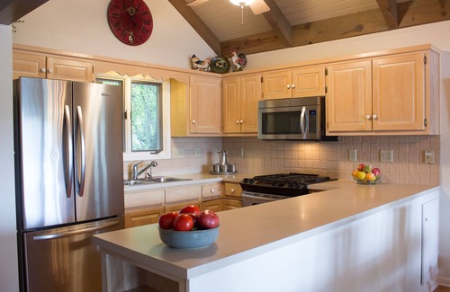 Lake Toxaway House | Lakefront Bliss Nestled in Great Smoky Mountains