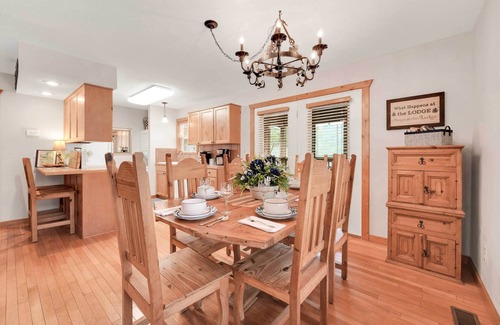 Reeds Spring Cabin | Lakefront Branson Cabin: 6 Mi to Branson Strip!