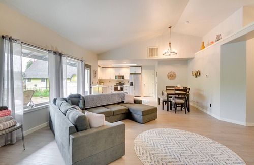 West Hills House | Lakefront Bremerton Vacation Rental w/Hot Tub!