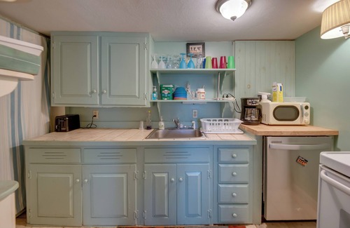Bridgewater Condo | Lakefront Bristol Vacation Rental - Hike & Ski!