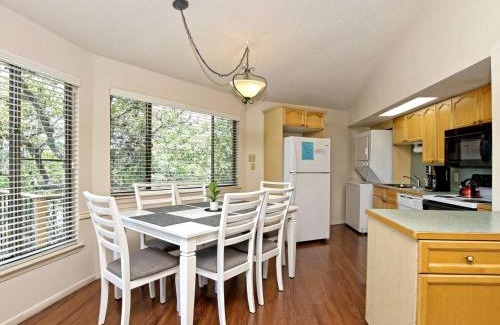 Lakeway House | Lakefront Bungalow - Community Poolhot Tub #6