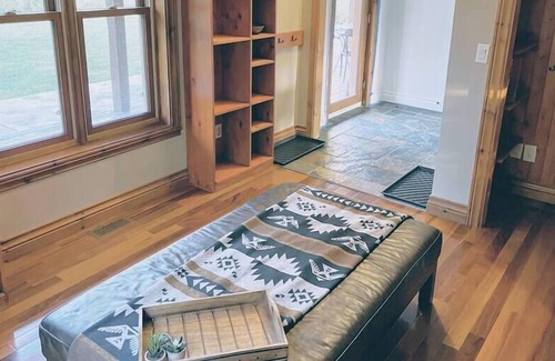 Sainte-Ann-des-Lacs Ski Chalet | Lakefront Chalet with Private Heated Indoor Pool