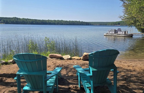 Admaston/Bromley House | Lakefront cabin and camper for 2 adults. Weekly rental Friday 4pm to Friday 11am