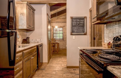 Indian Point Cabin | Lakefront cabin close to SDC!