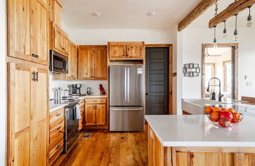 Flint Cabin | Lakefront Cabin Escape 3BR Pvt Dock & Hot Tub