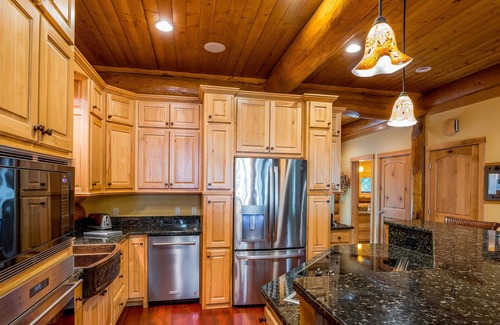 Idlewild Cabin | Lakefront Cabin | Game RM, Pier, Insane Fishing!