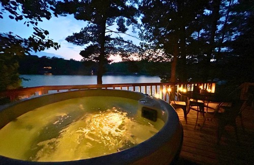Mayfield Cabin | Lakefront Cabin - Hot Tub, Kayaks, Canoe, Pedal boat, Fishing Dock- Pet friendly