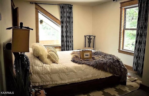 Hartsville Cabin | Lakefront Cabin in the Woods