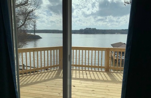 Bowling Green Cabin | Lakefront Cabin - Newly Renovated!