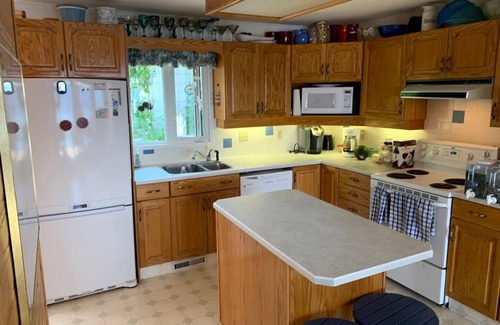 Parkland County Cabin | Lakefront cabin on beautiful Lake Isle.