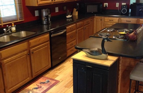 Sloans Valley Cabin | Lakefront Cabin: Private Water Access, Boat Parking, Lake View & Wi-Fi