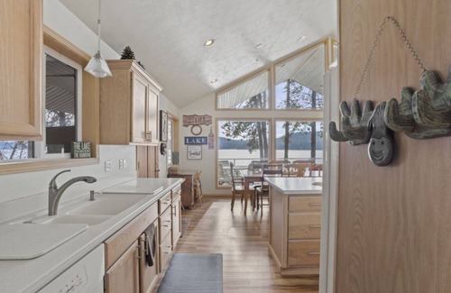 Worley Cabin | Lakefront Cabin Retreat with Stunning CDA Views