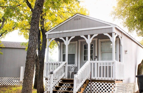 Little Elm Cabin | Lakefront Cabin! Ski, boat, fish, swim! 14+ acres! Perfect for a quick get-away!