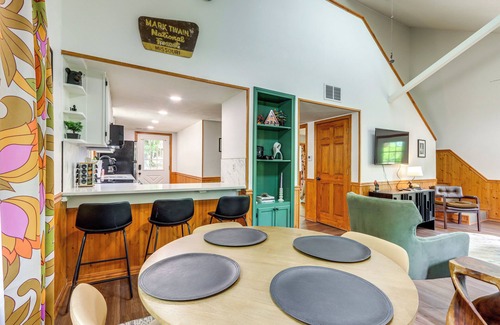 Eureka Springs Cabin | Lakefront Cabin < 3 Mi to Dtwn Eureka Springs!