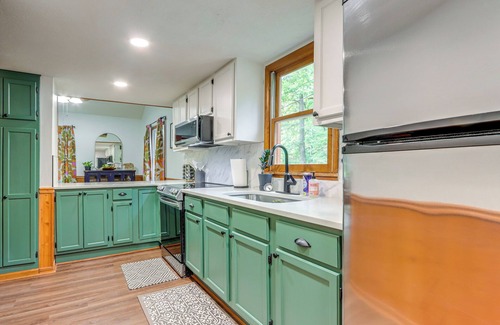Eureka Springs Cabin | Lakefront Cabin < 3 Mi to Dtwn Eureka Springs!