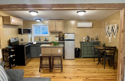 Tignall House | Lakefront Cabin Vacation at Harvest Moon Cove