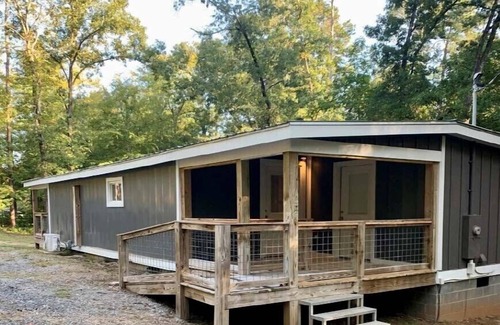 Tignall House | Lakefront Cabin Vacation at Harvest Moon Cove