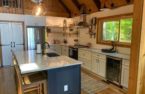 Bumpass House | Lakefront Cabin w/800' of shoreline, WiFi, Beach,Dog Friendly, Kayaks, Fishing