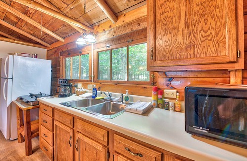 Levering Cabin | Lakefront Cabin w/Beach Access: Levering Retreat