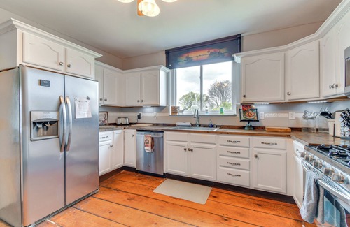 Cayuga Cottage | Lakefront Cayuga Retreat w/Private Deck & Hot Tub