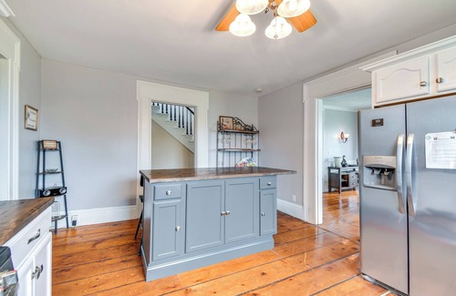 Cayuga Cottage | Lakefront Cayuga Retreat w/Private Deck & Hot Tub