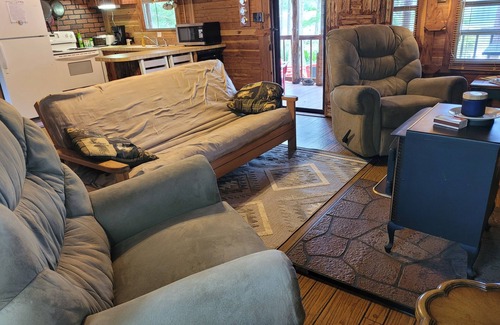 South Toledo Bend Cabin | Lakefront Cedar Cabin-South Toledo Bend-fishing pier,dock-covered parking-pets👌