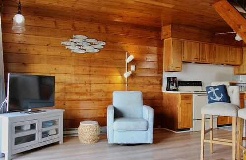 Stevensville House | Lakefront Chalet #1 with Beach Access, Pools, Sport Courts, Fishing Pond & more!