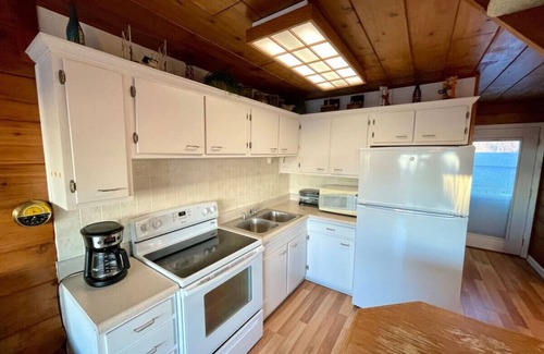 Stevensville House | Lakefront Chalet #29 w/Beach Access, Pools, Sport Courts, Fishing Pond & more!