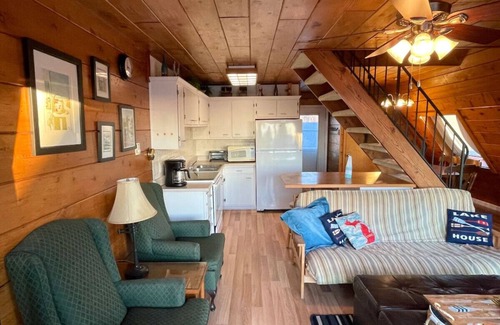 Stevensville House | Lakefront Chalet #29 w/Beach Access, Pools, Sport Courts, Fishing Pond & more!