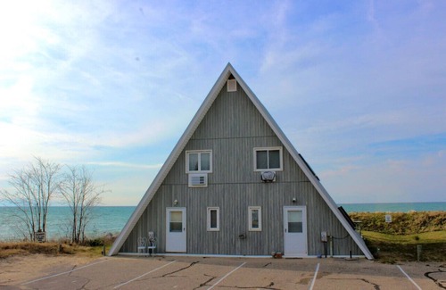 Stevensville House | Lakefront Chalet #2 with Beach Access, Pools, Sport Courts, Fishing Pond & more!